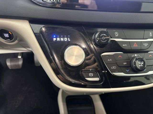 Used 2024 Chrysler Voyager LX image 20