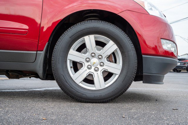 Used 2012 Chevrolet Traverse LT FWD image 17