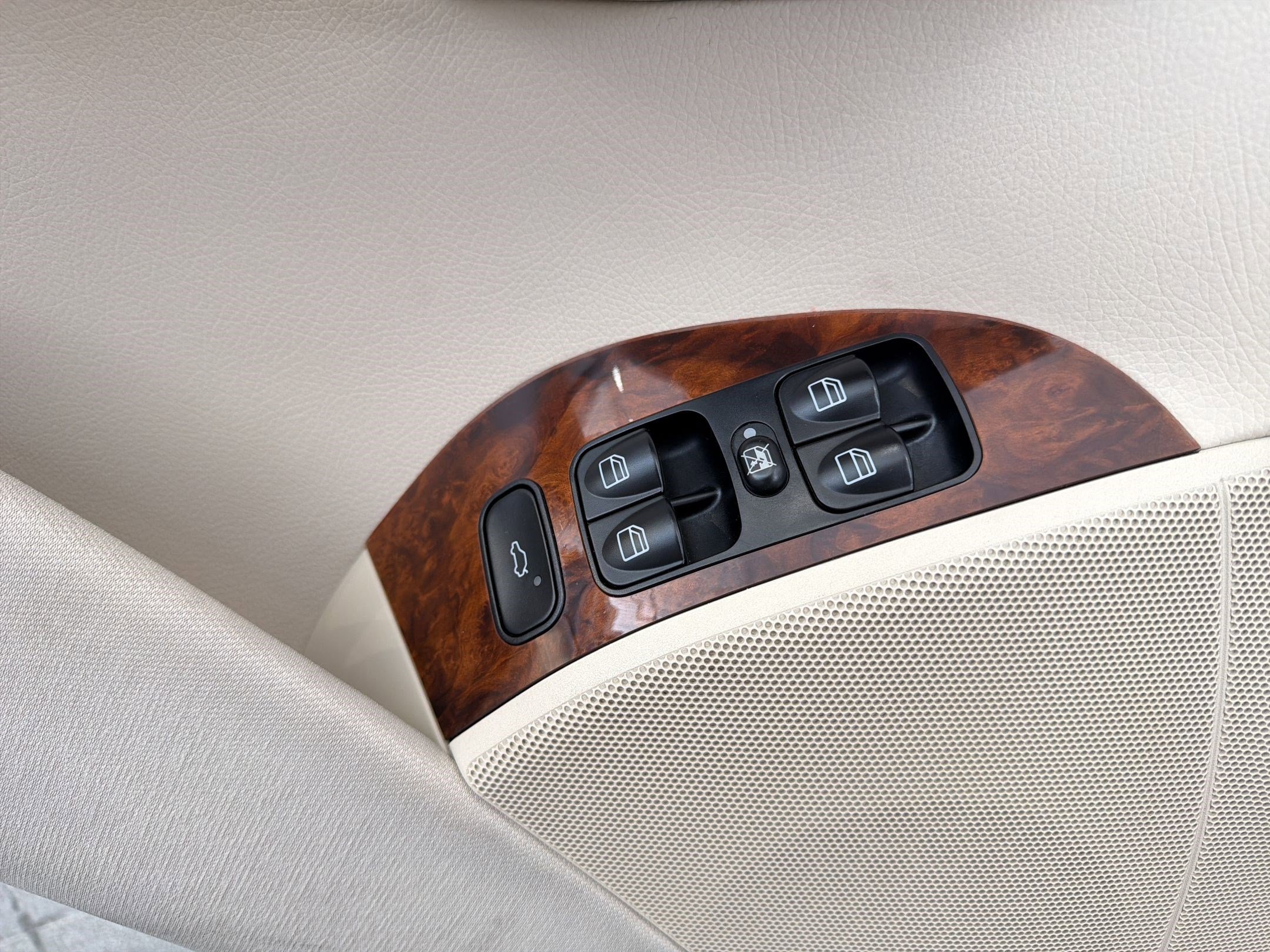 Used 2006 Mercedes-Benz CLK 350 Cabriolet image 19