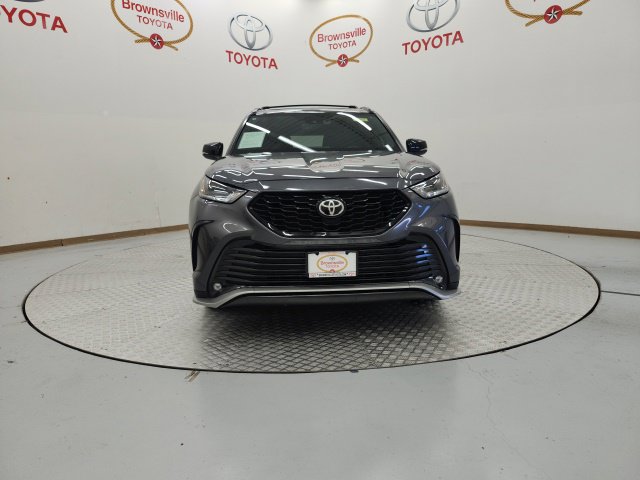 Used 2023 Toyota Highlander XSE FWD image 4