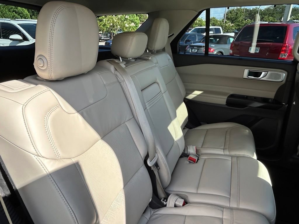 Used 2020 Ford Explorer Platinum w/ Premium Technology Package AWD/4WD image 42