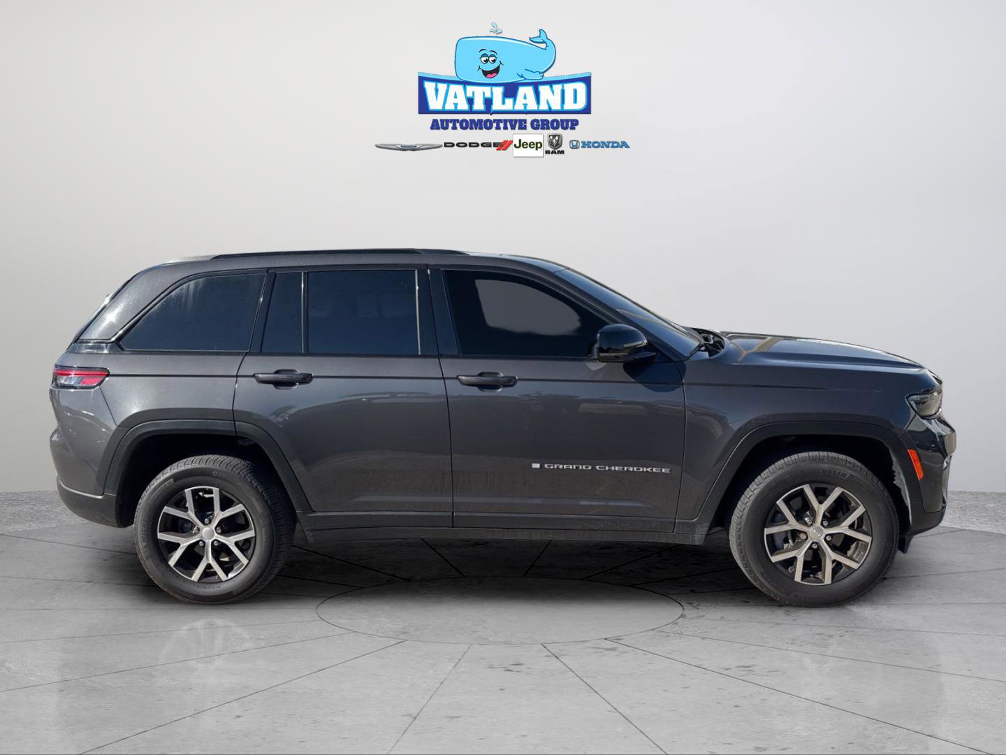 Certified 2024 Jeep Grand Cherokee Limited image 4