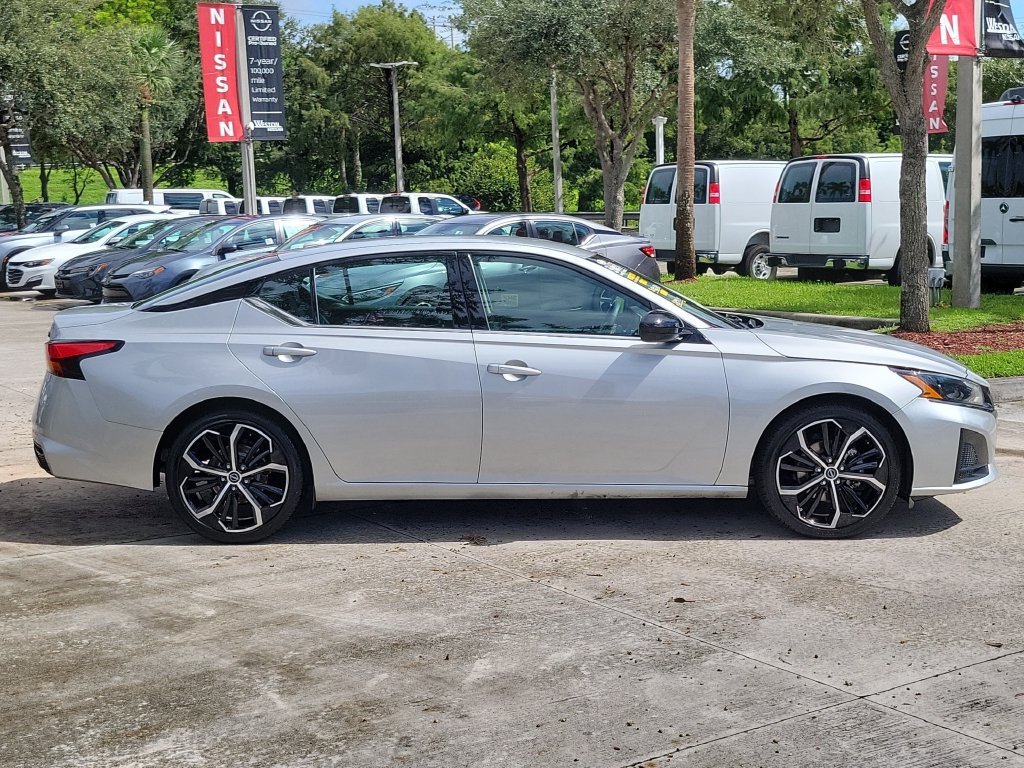 Certified 2024 Nissan Altima 2.5 SR FWD image 8