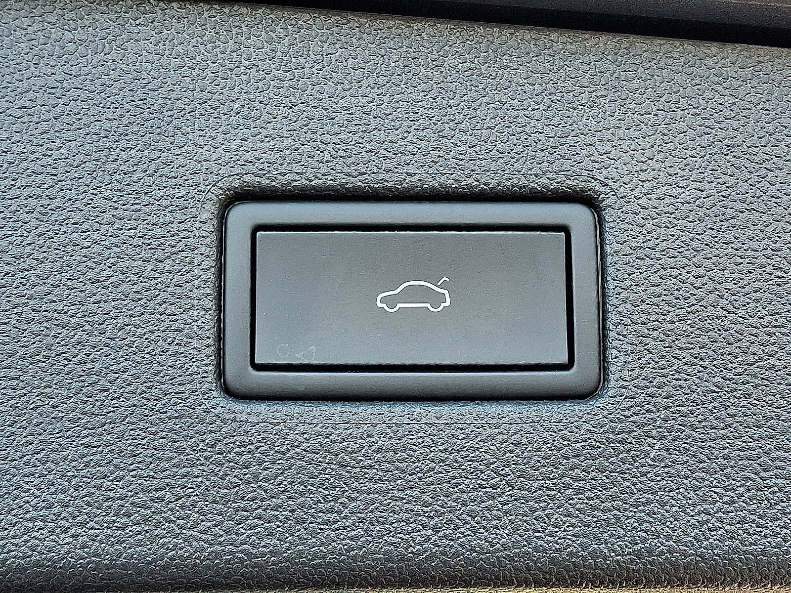 Used 2024 Volkswagen Tiguan SE R-Line image 28