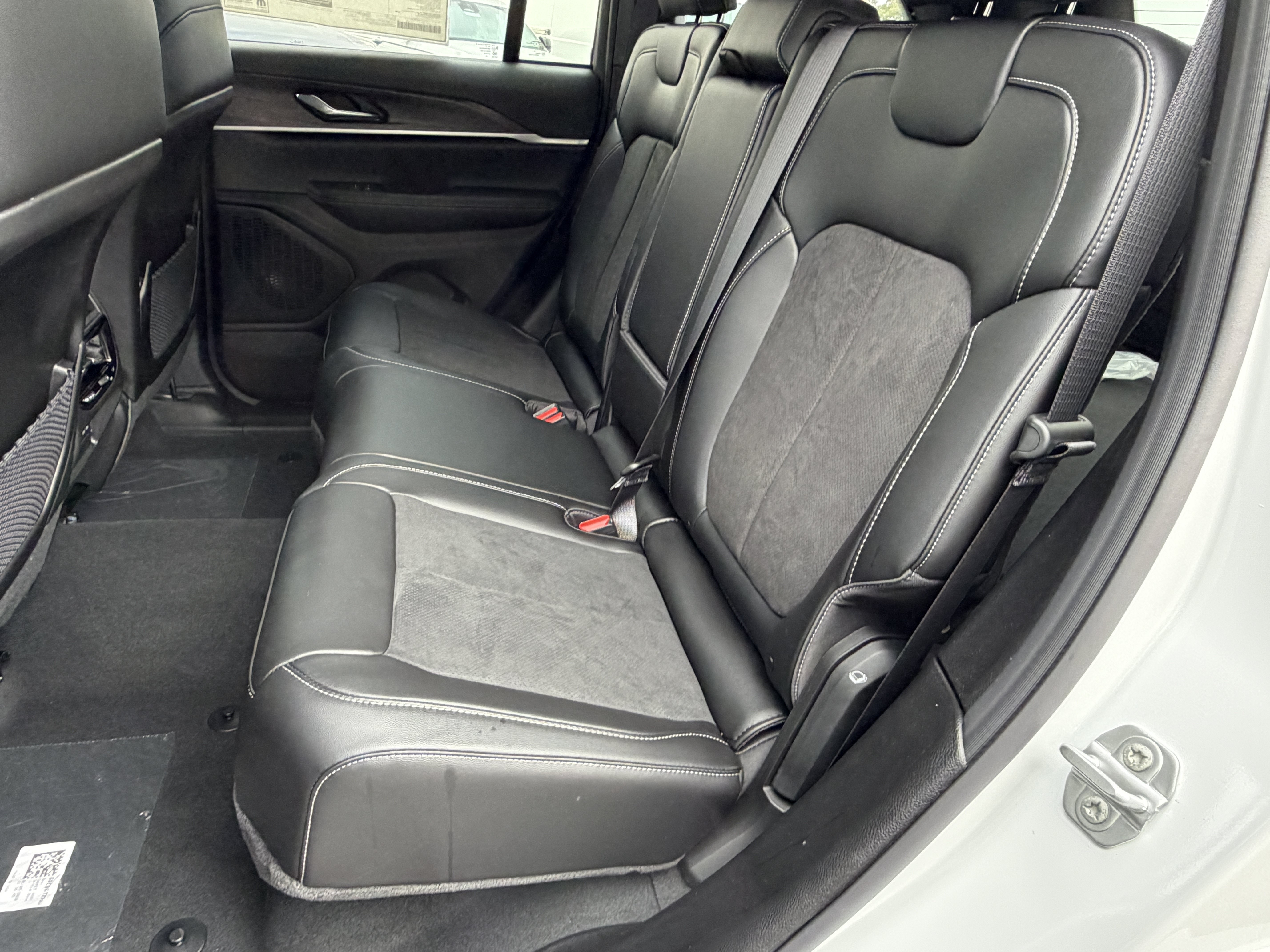 New 2026 Jeep Grand Cherokee Altitude RWD image 33