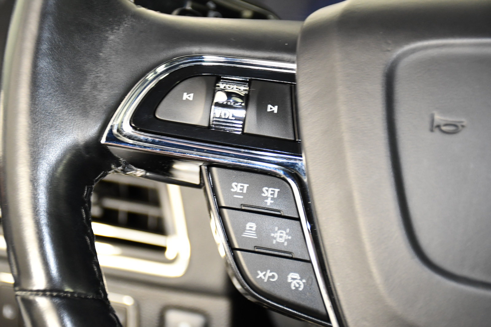 Used 2023 Lincoln Navigator L Reserve AWD/4WD image 21