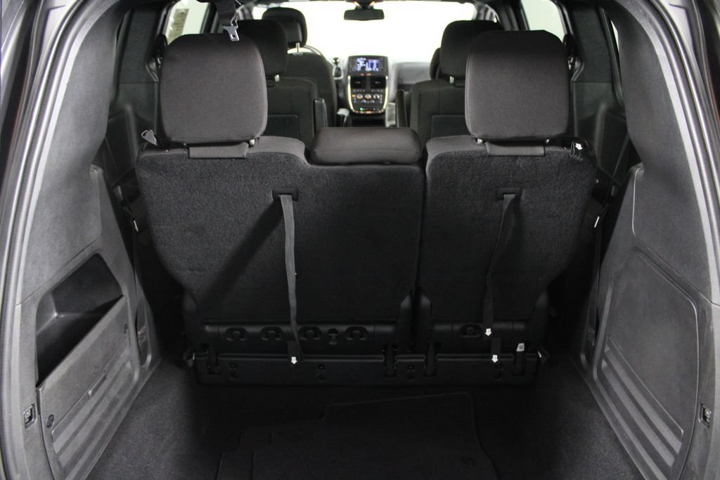 Used 2020 Dodge Grand Caravan SE FWD image 16