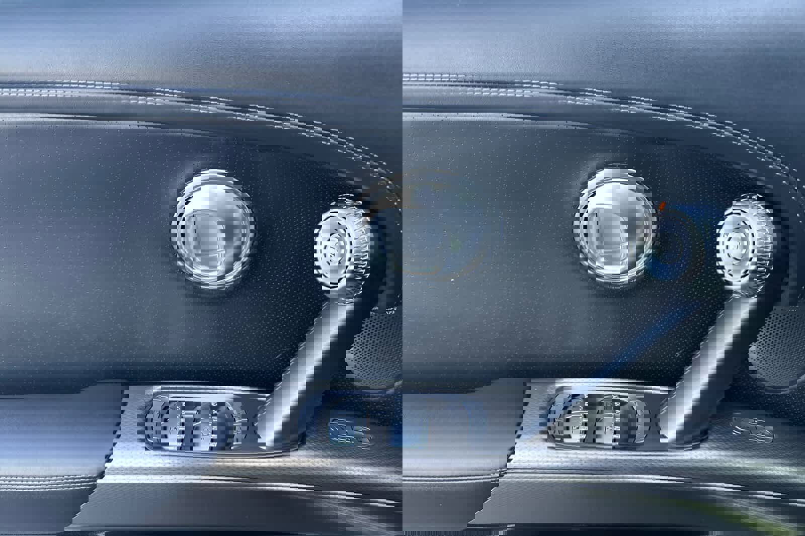 Used 2023 Genesis GV60 Advanced image 12