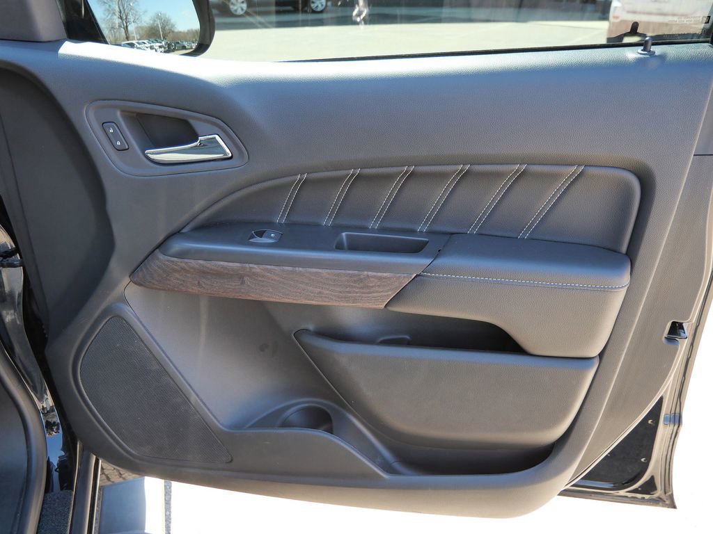 Used 2022 GMC Canyon Denali w/ Denali Black Edition Package image 15