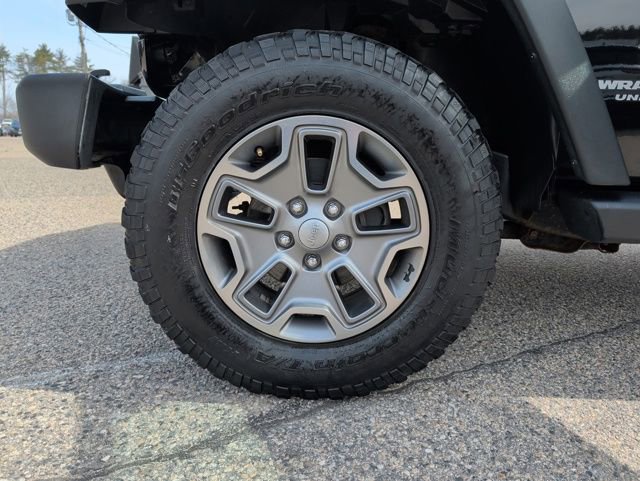 Used 2016 Jeep Wrangler Unlimited Rubicon w/ Connectivity Group image 32
