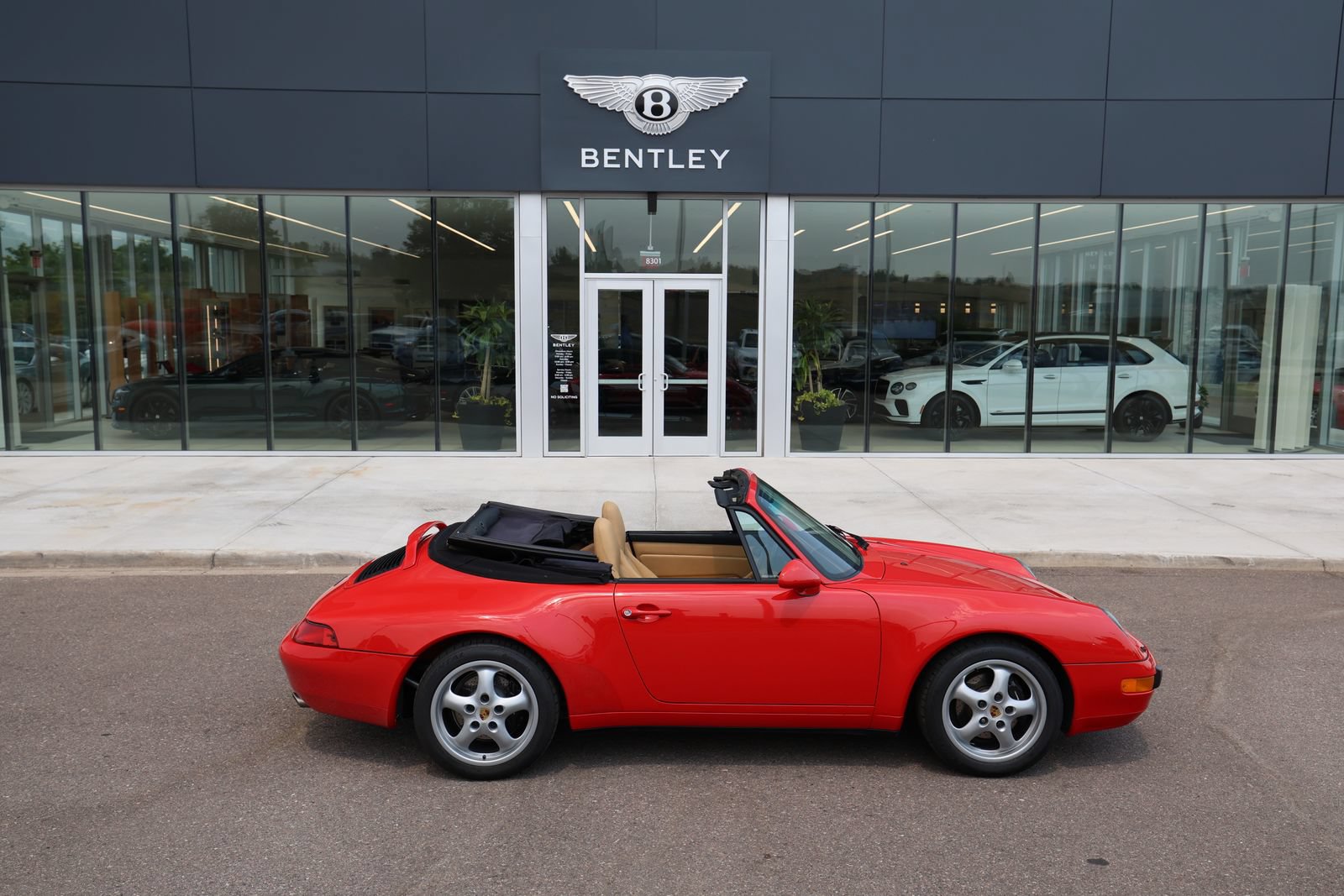 Used 1995 Porsche 911 Carrera RWD image 15