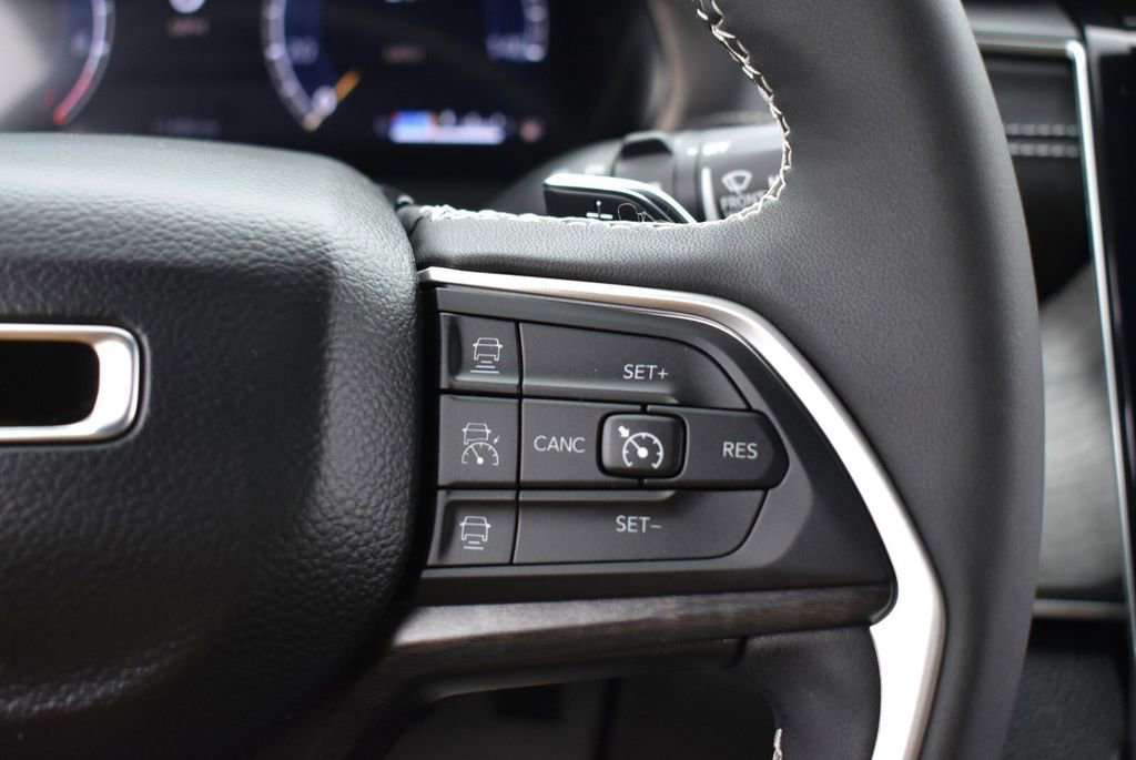 Certified 2024 Jeep Grand Cherokee L Limited w/ Luxury Tech Group II image 18