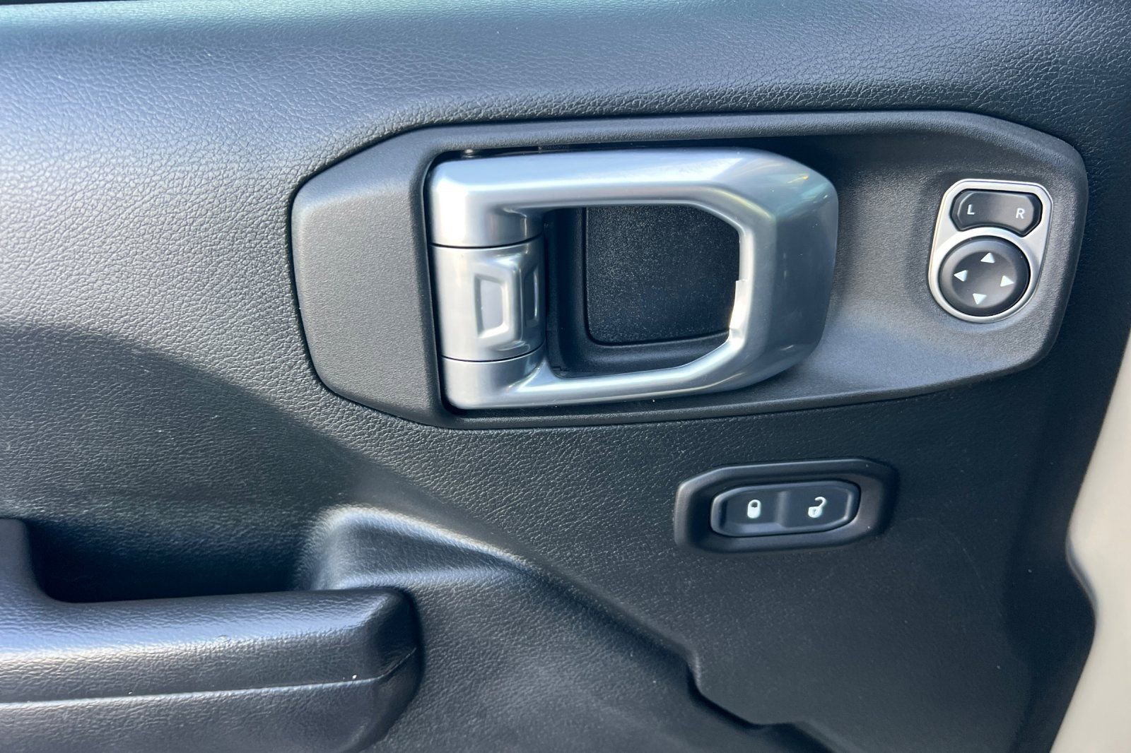 Used 2020 Jeep Gladiator Sport w/ Quick Order Package 24S image 8