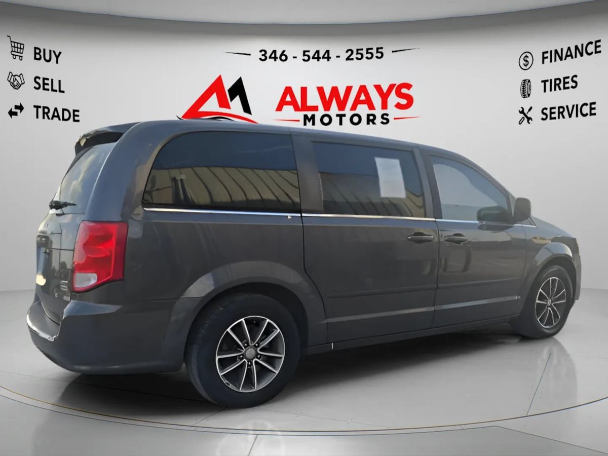 Used 2017 Dodge Grand Caravan SXT FWD image 11