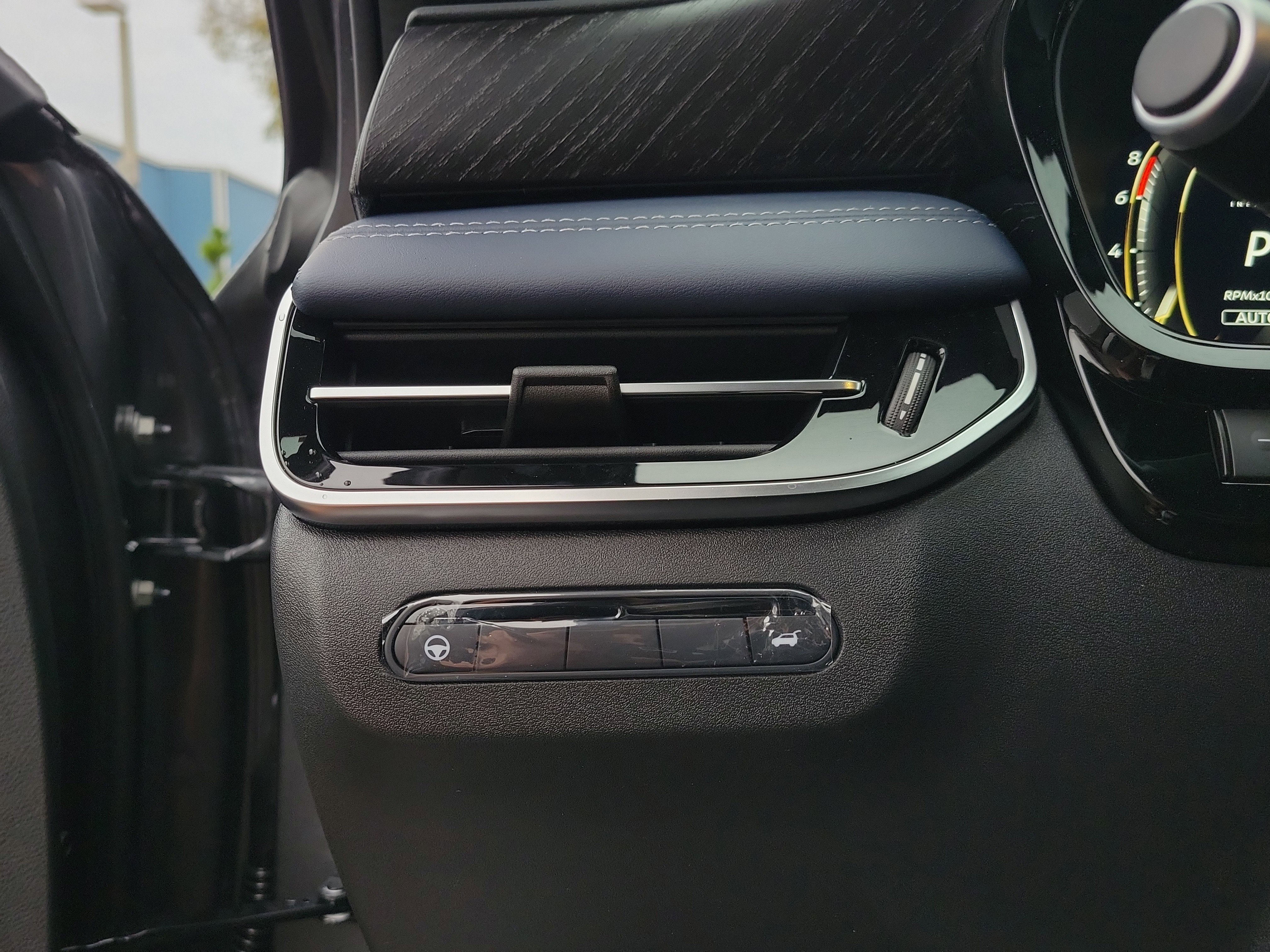 New 2026 INFINITI QX60 Sport w/ Dark Cargo Package image 15