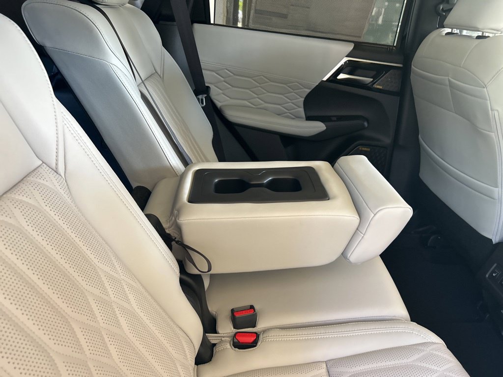New 2025 Mitsubishi Outlander AWD image 30