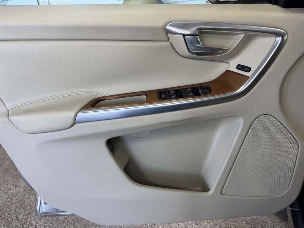 Used 2015 Volvo XC60 T5 Premier w/ Protection Package FWD image 10