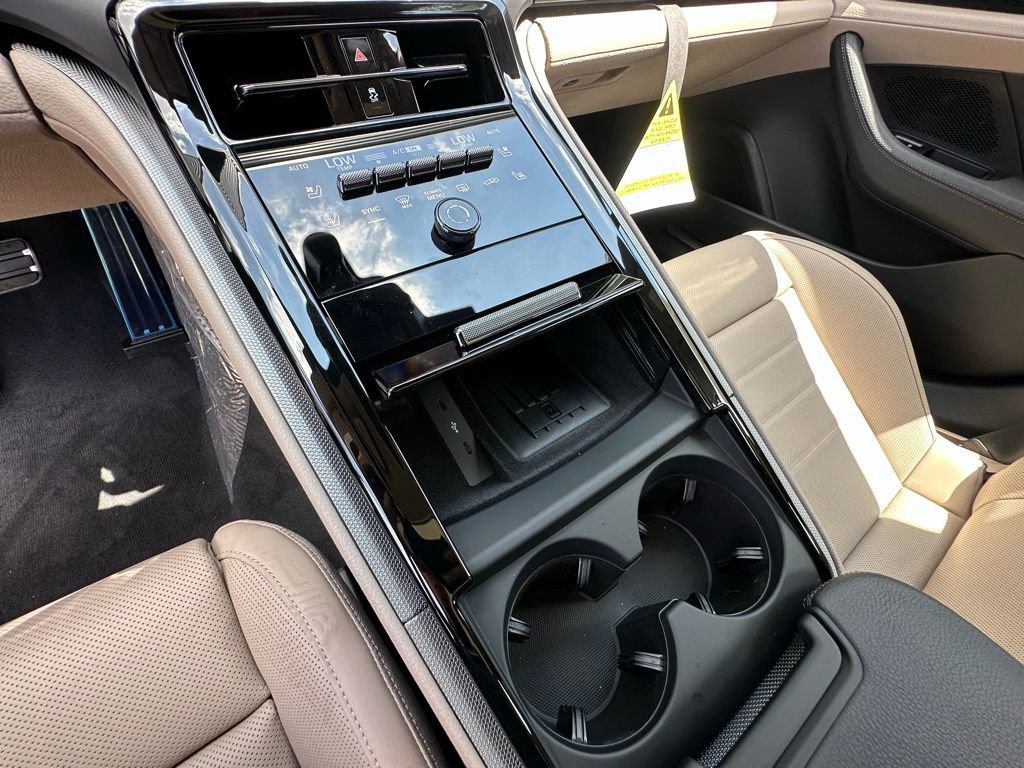 Used 2025 Porsche Panamera image 28