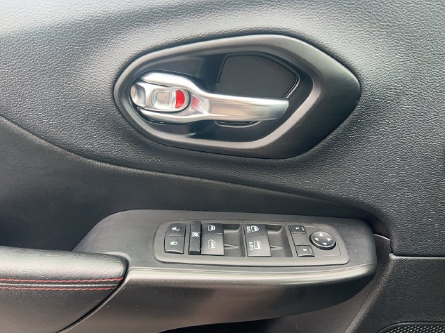 Used 2022 Jeep Cherokee Trailhawk w/ Sun, Sound & Nav Group AWD/4WD image 17
