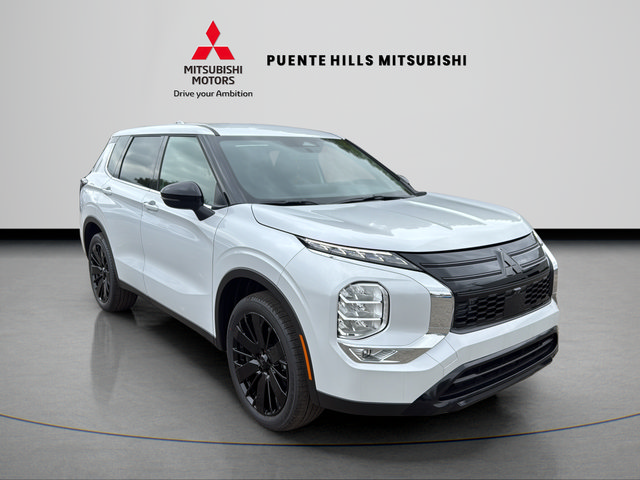 New 2026 Mitsubishi Outlander LE FWD image 3