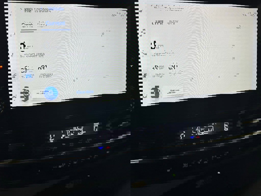 Used 2025 Toyota Sienna XSE image 34