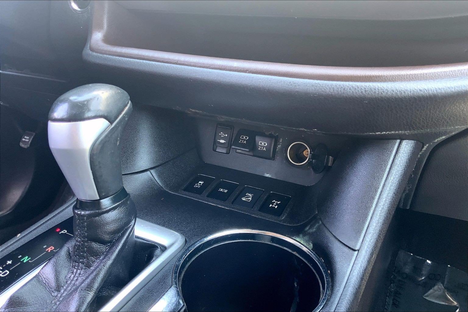 Used 2018 Toyota Highlander XLE AWD/4WD image 40