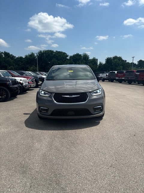 Used 2025 Chrysler Pacifica Select AWD/4WD image 8