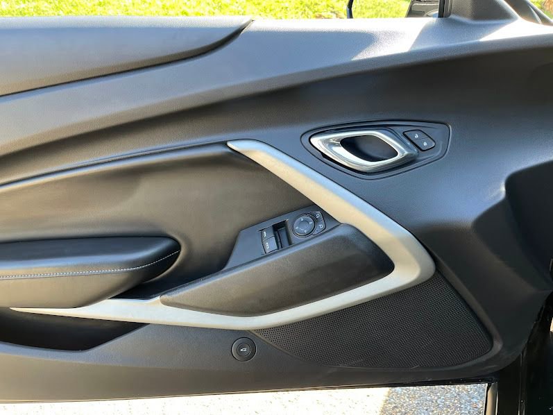 Used 2017 Chevrolet Camaro SS image 6