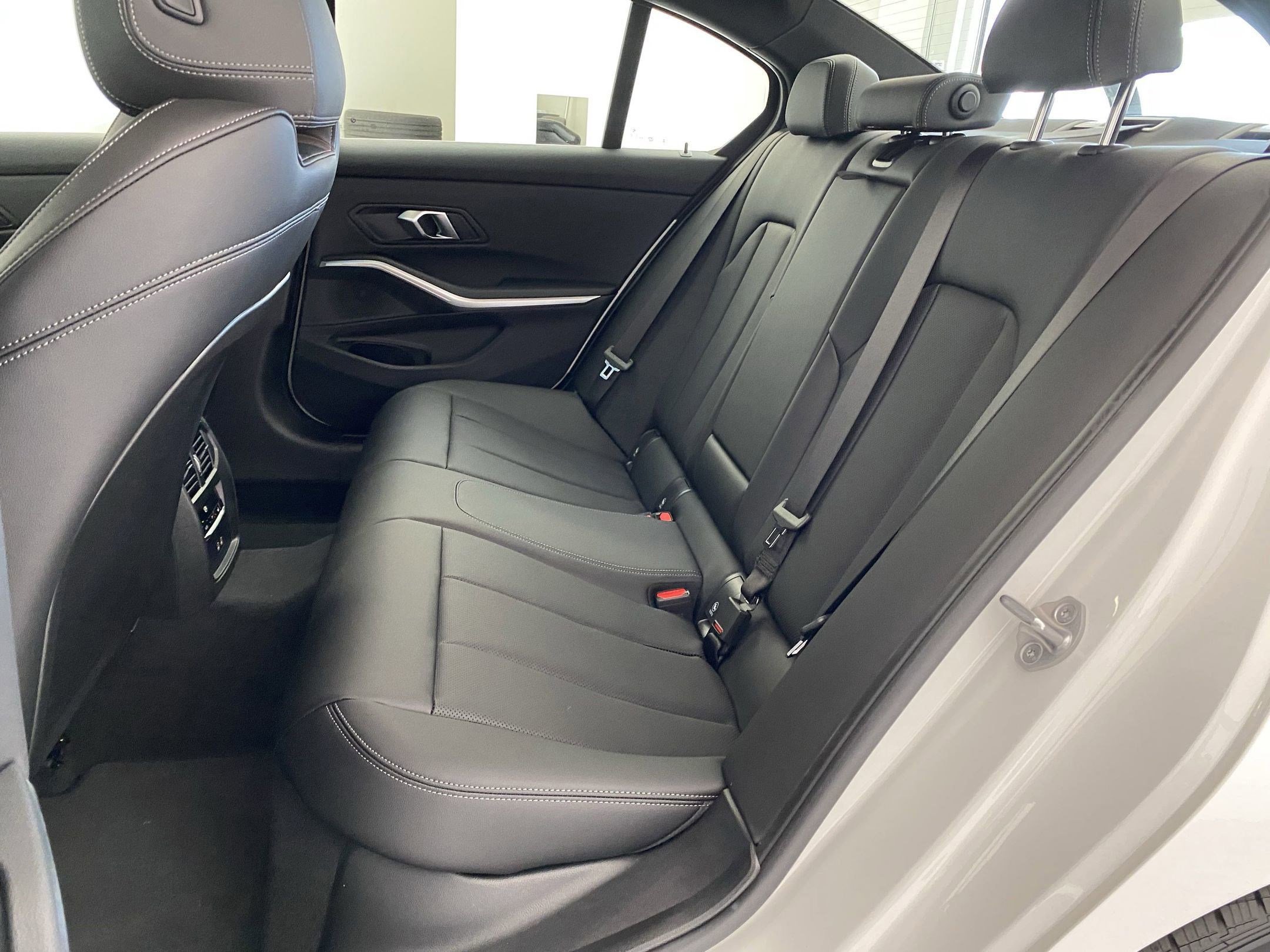 Used 2025 BMW 330i xDrive Sedan w/ Convenience Package image 13