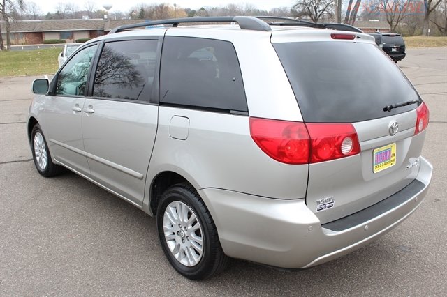 Used 2008 Toyota Sienna XLE Limited image 30