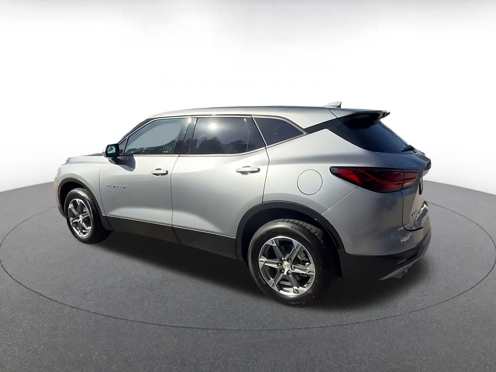 Used 2025 Chevrolet Blazer LT FWD image 9