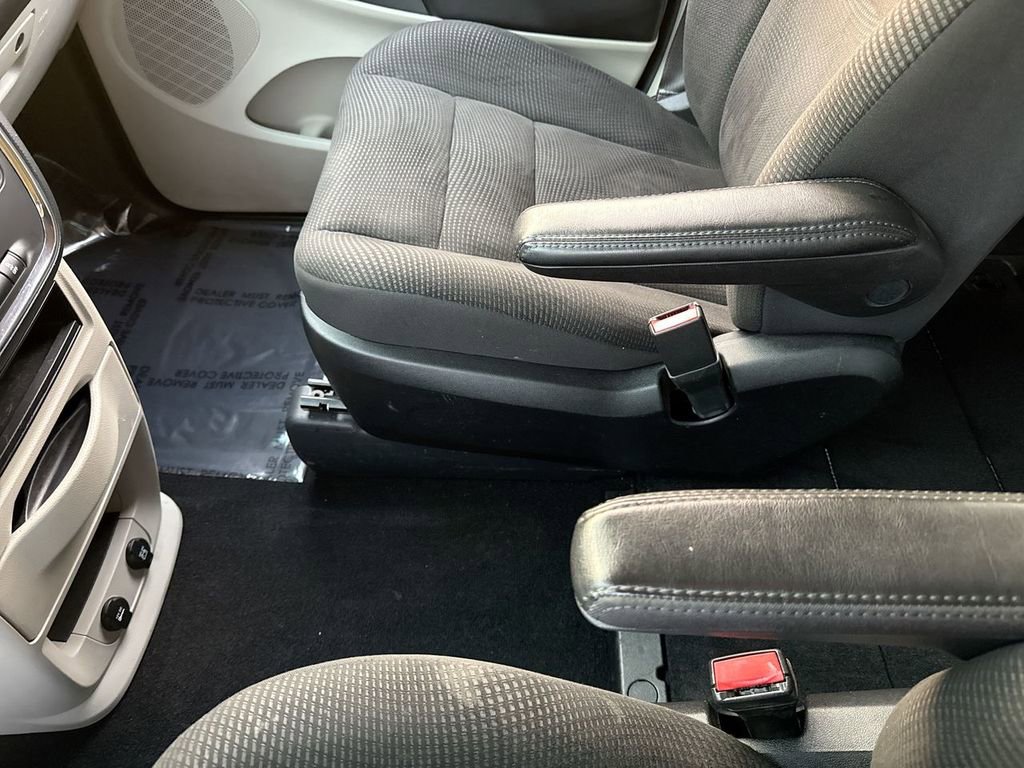Used 2020 Dodge Grand Caravan SE w/ UConnect Hands-Free Group image 20