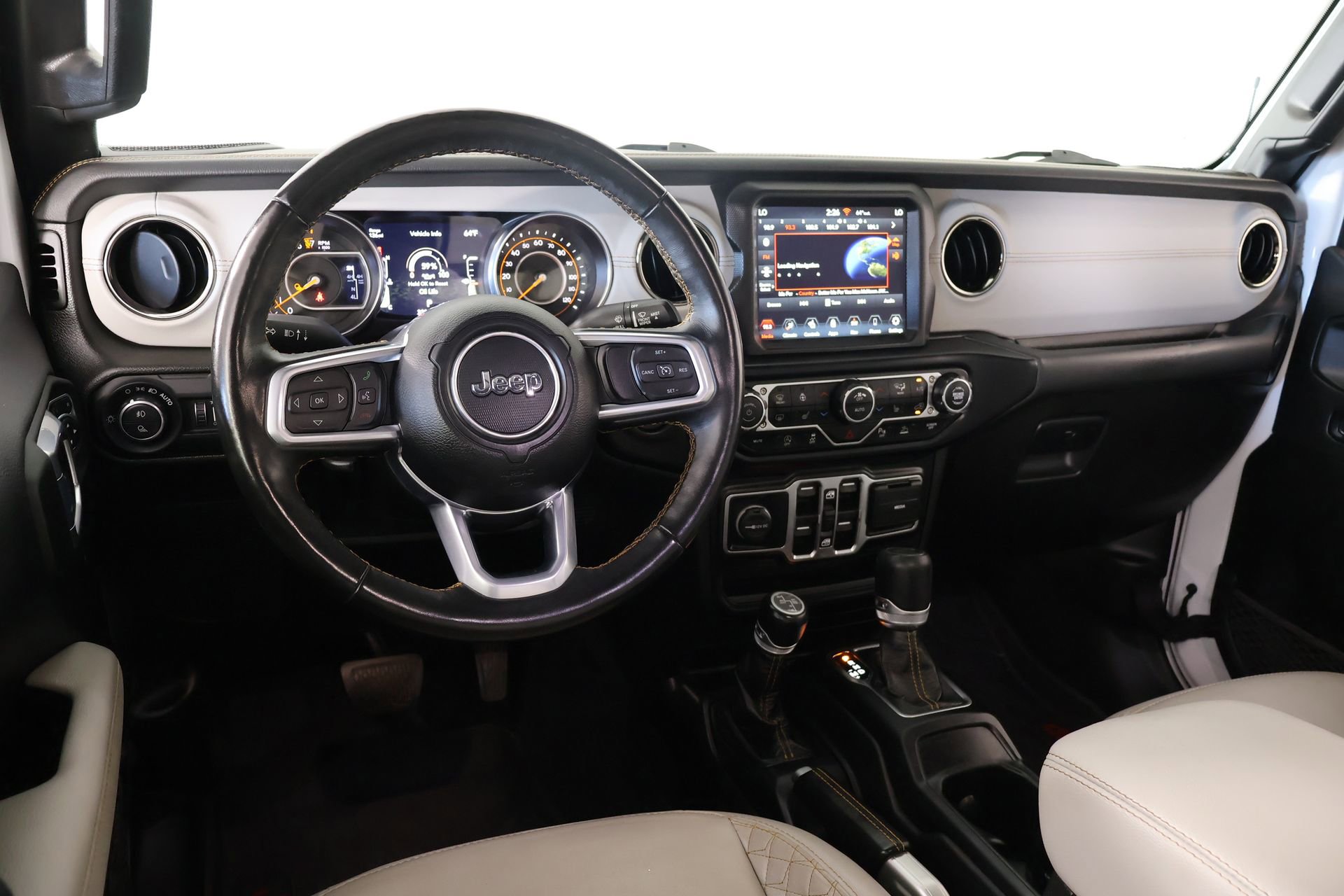 Used 2022 Jeep Gladiator Overland image 2
