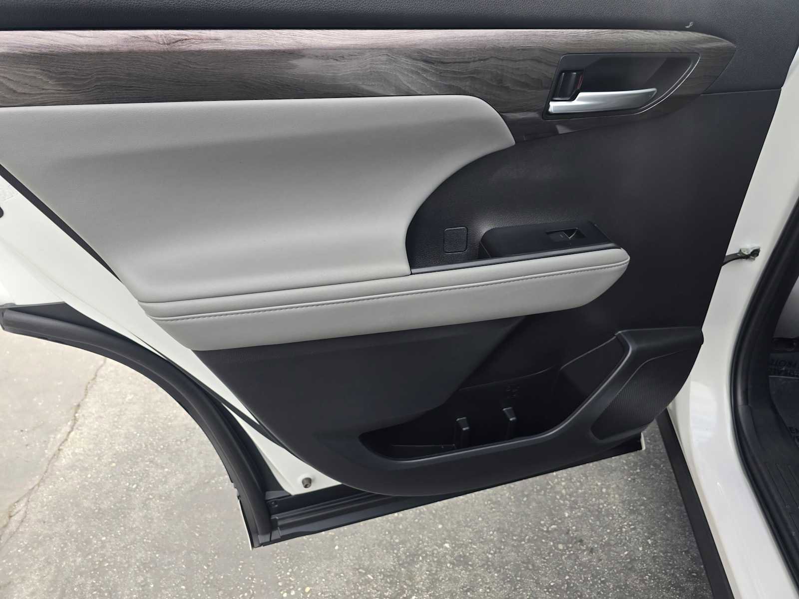 Used 2023 Toyota Highlander Platinum image 22