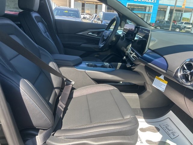 New 2026 Chevrolet Equinox EV LT image 32