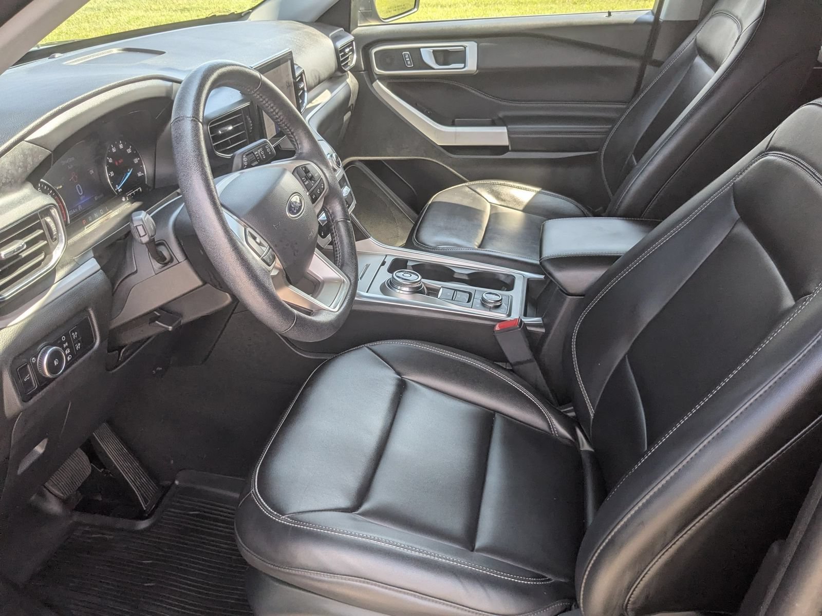 Used 2024 Ford Explorer XLT w/ Equipment Group 202A AWD/4WD image 13