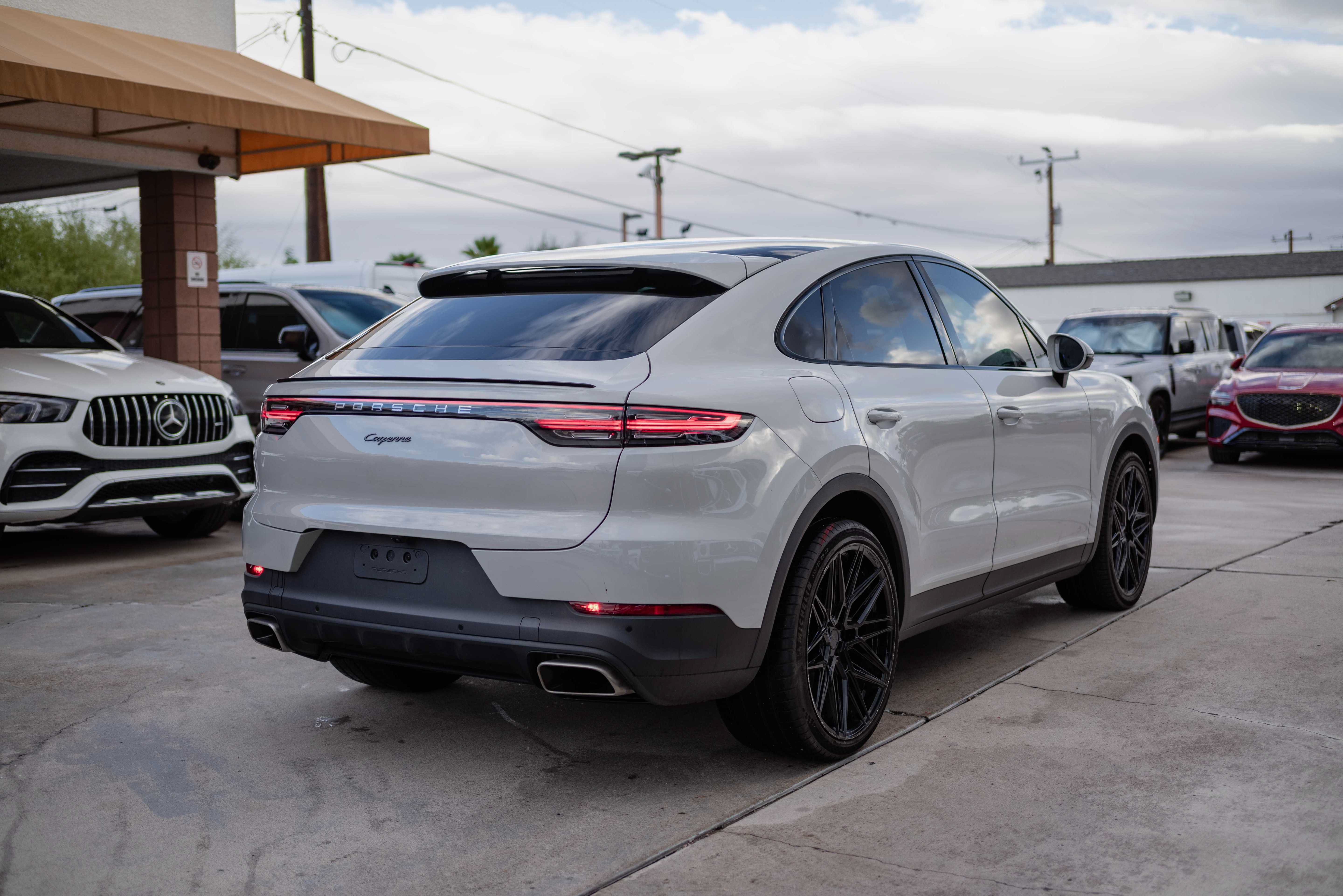 Used 2022 Porsche Cayenne Coupe AWD/4WD image 4