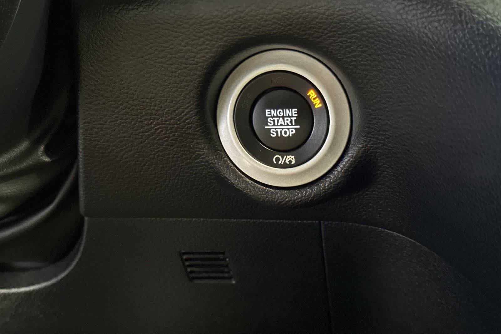 Used 2025 Chrysler Pacifica Select FWD image 25