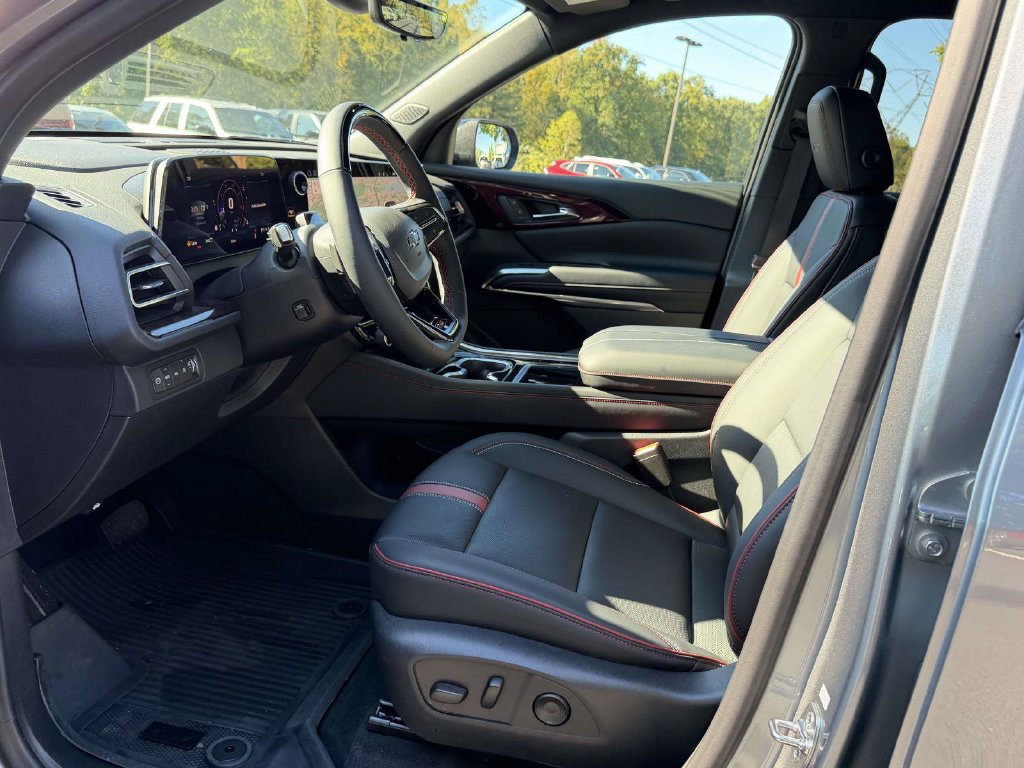New 2027 Chevrolet Traverse RS w/ LPO, Floor Liner Package AWD/4WD image 16