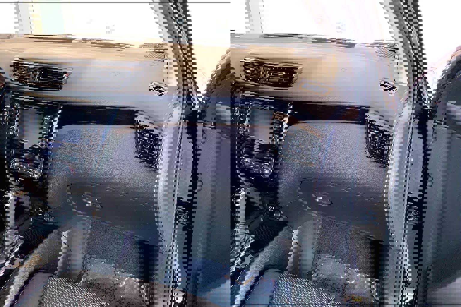 Used 2022 Nissan Rogue Sport SV image 19