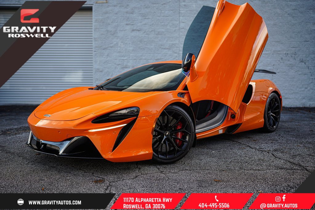 Used 2023 McLaren Artura image 1