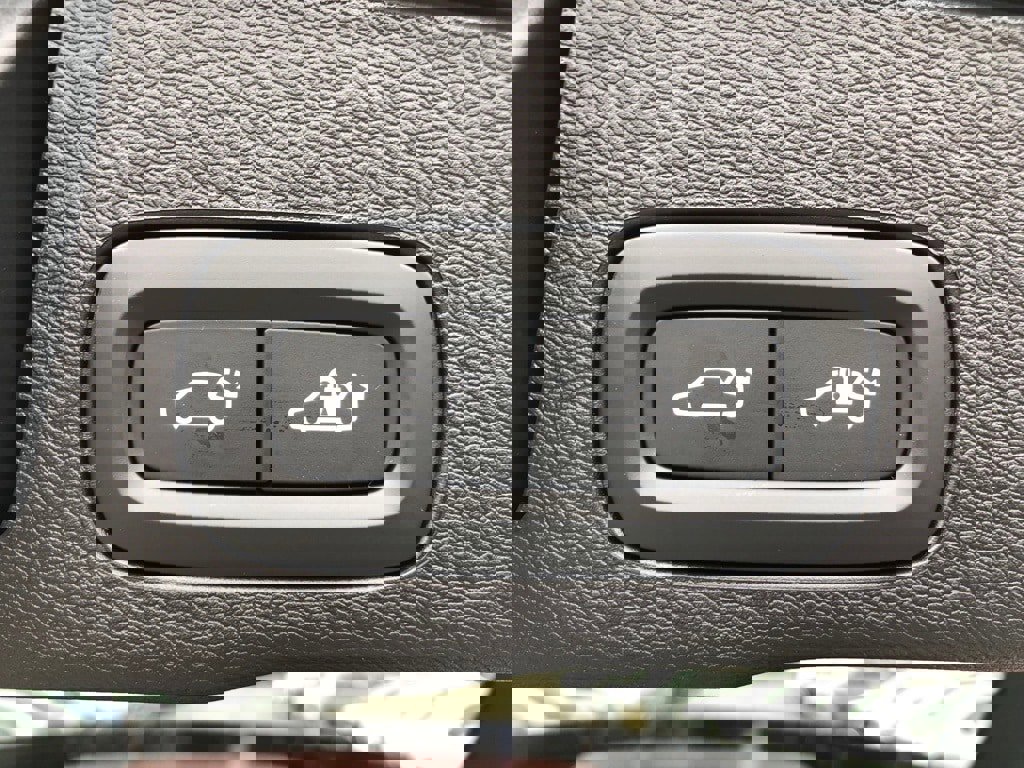 Used 2025 Volvo XC60 B5 Ultra w/ Protection Package Premier image 35