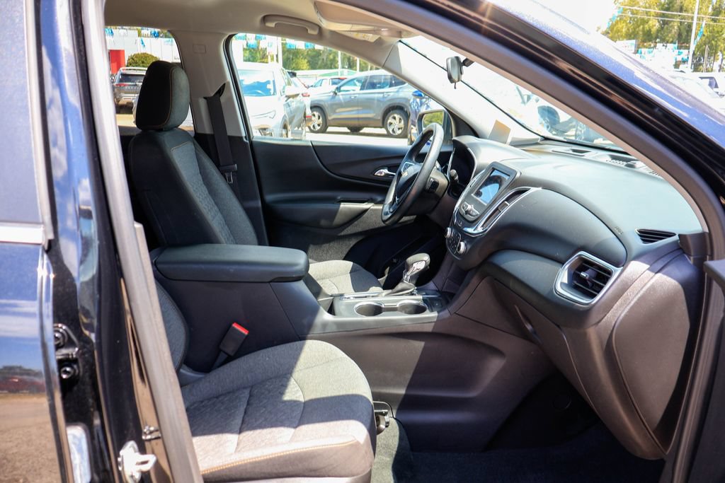 Used 2024 Chevrolet Equinox LT w/ LPO, Blackout Package FWD image 8