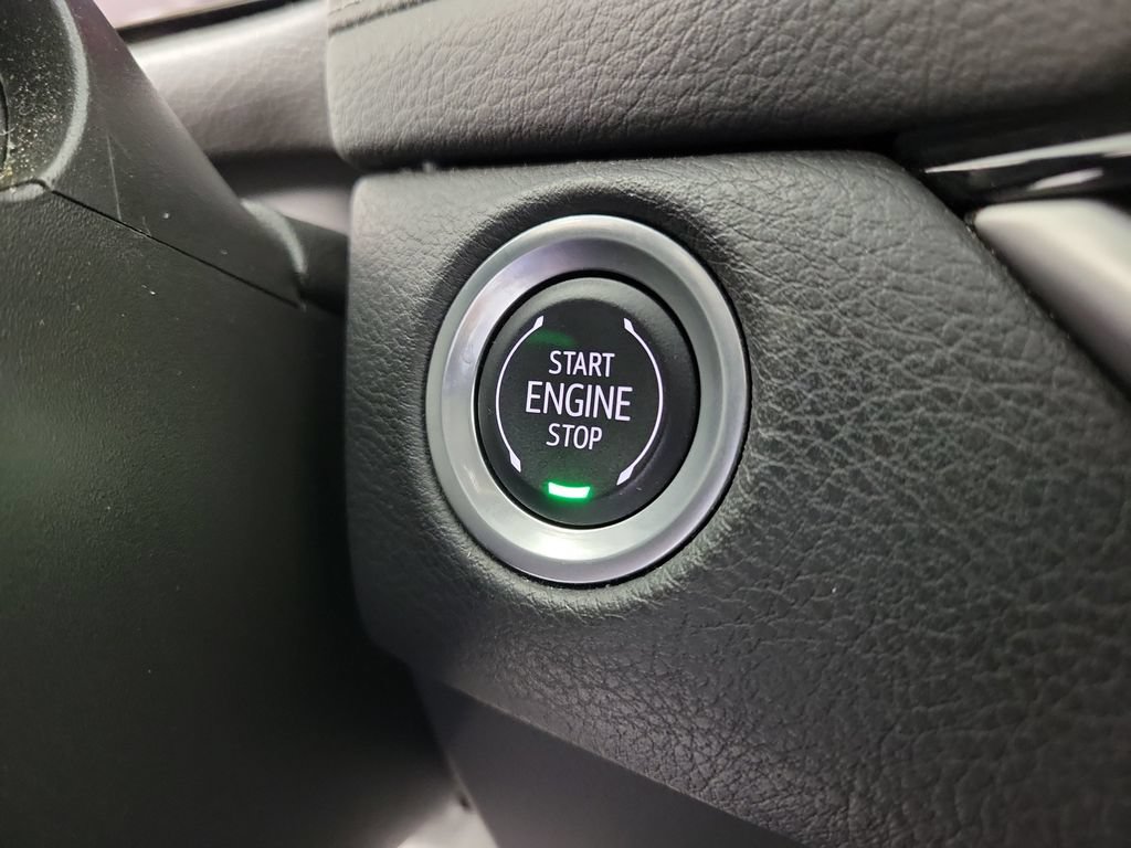 Used 2025 Cadillac XT4 Premium Luxury FWD image 28
