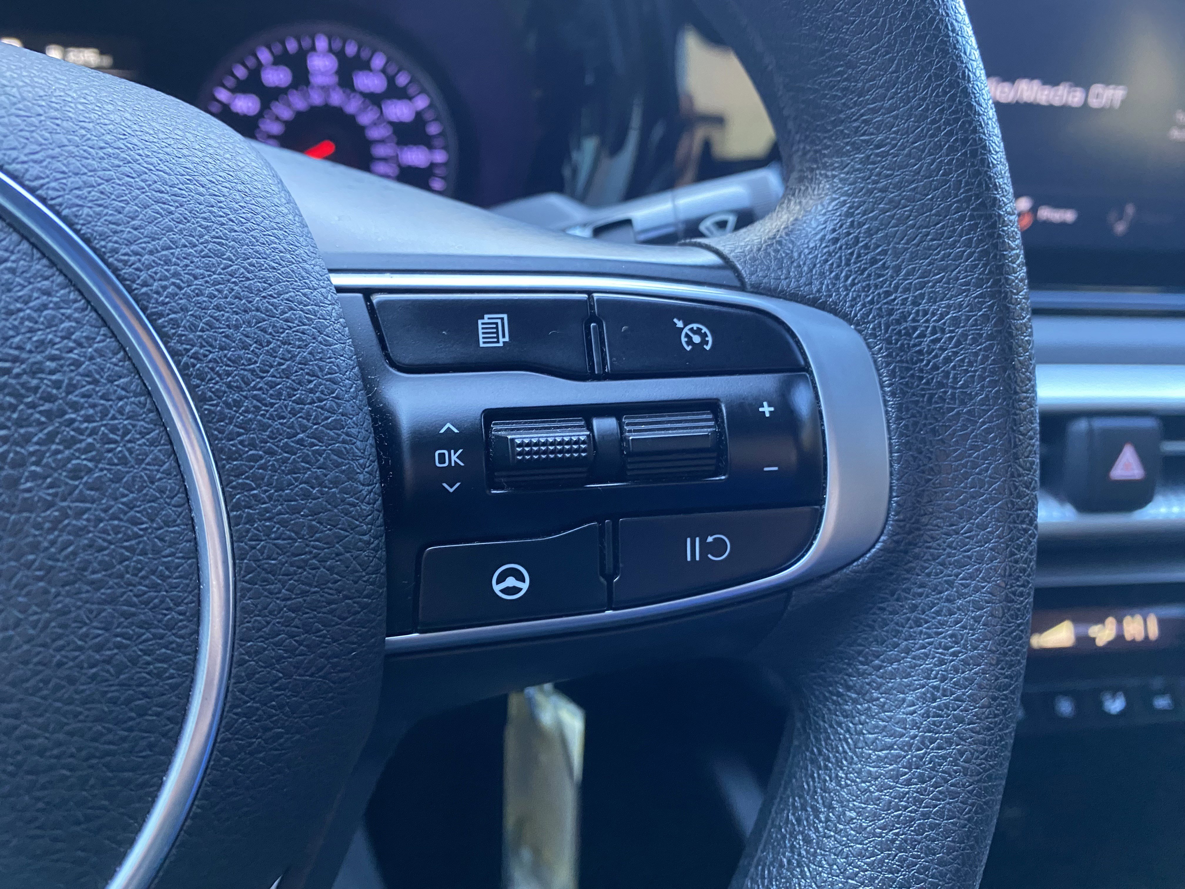 Used 2022 Kia K5 LX image 19