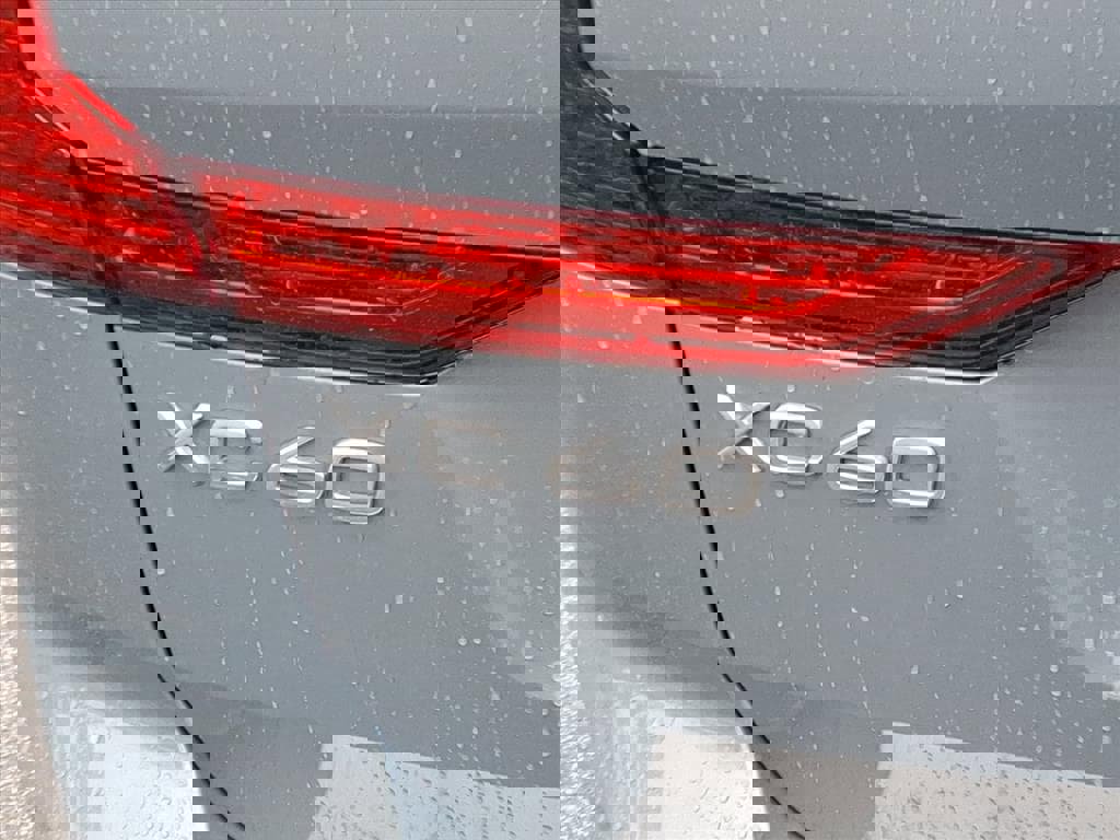 Certified 2023 Volvo XC60 B5 Plus w/ Climate Package image 5