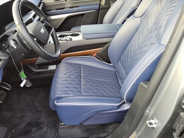 Used 2026 Cadillac Vistiq Premium Luxury AWD/4WD image 5