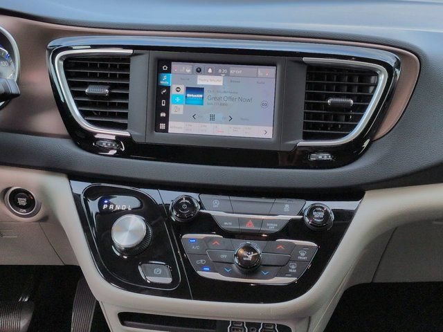 Used 2023 Chrysler Voyager LX FWD image 17