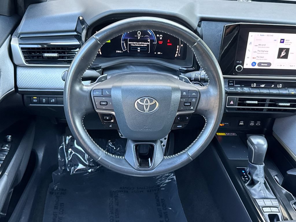 Used 2025 Toyota Camry SE w/ Convenience Package FWD image 18