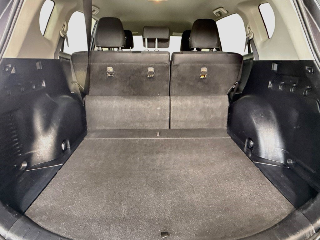 Used 2018 Toyota RAV4 LE FWD image 33